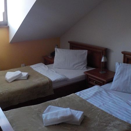 Hotel Krivan Kysucke Nove Mesto Екстер'єр фото
