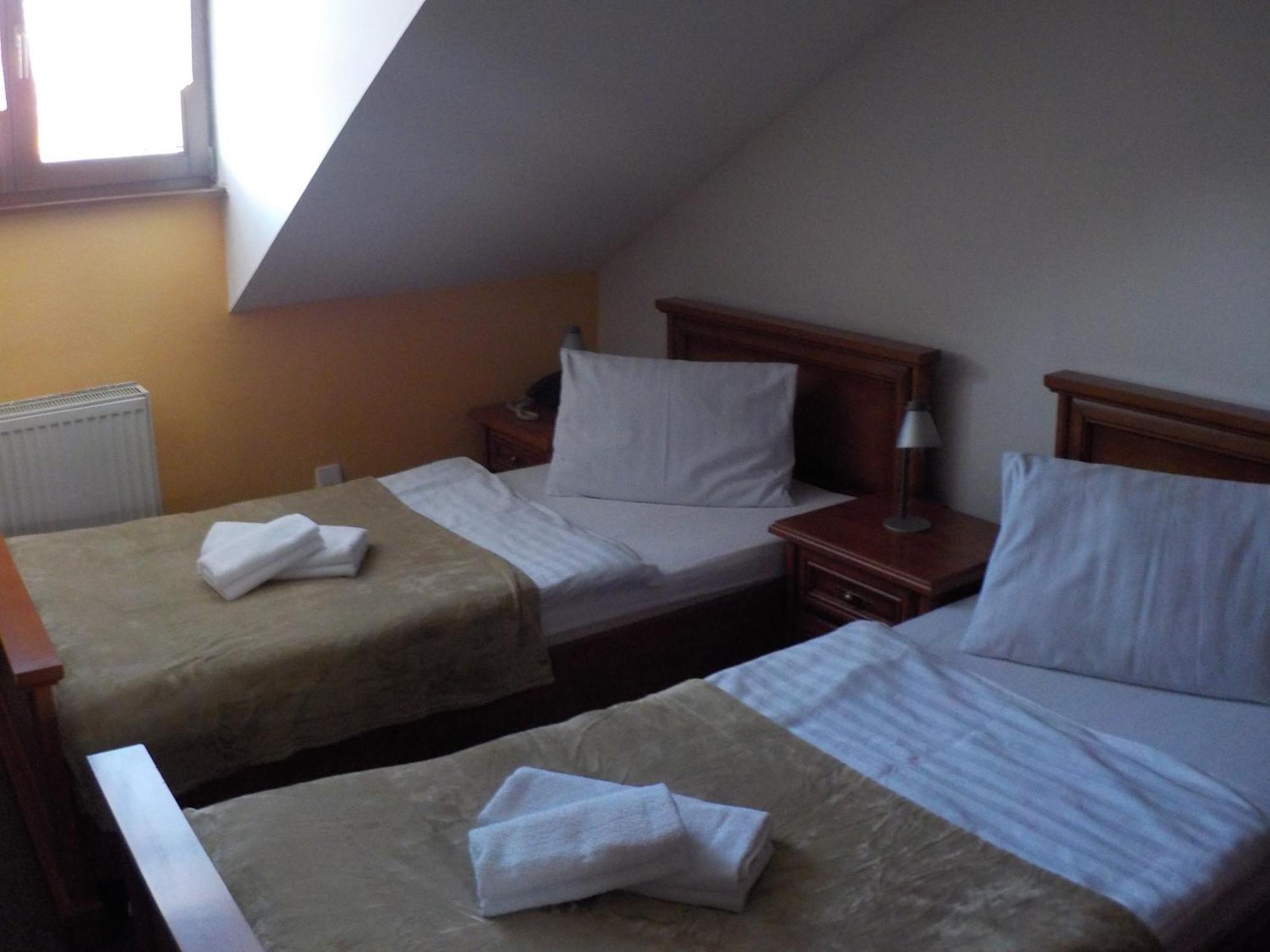 Hotel Krivan Kysucke Nove Mesto Екстер'єр фото