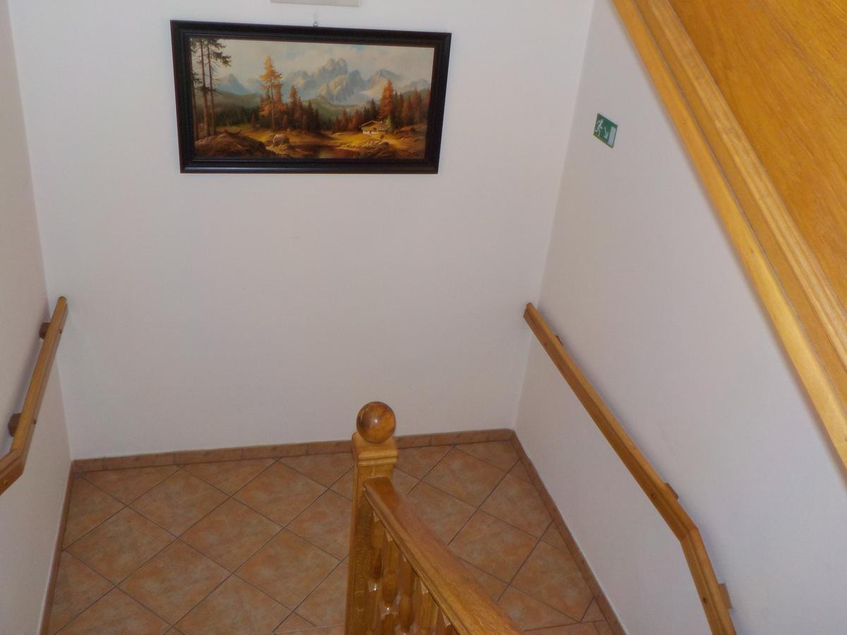 Hotel Krivan Kysucke Nove Mesto Екстер'єр фото